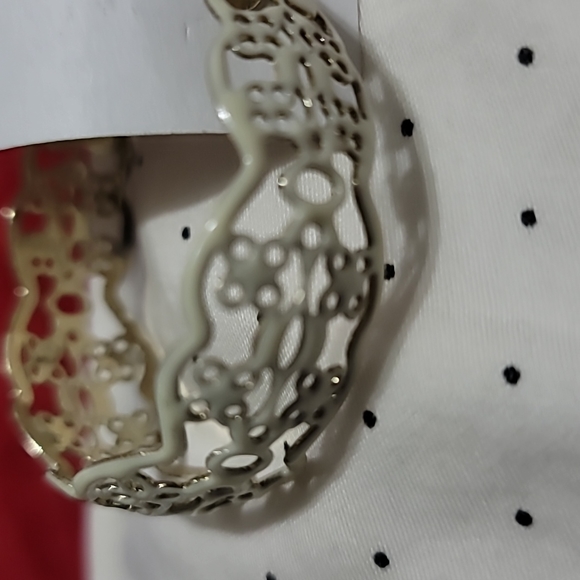 Veil (Metal cutout pattern) Hoop Earrings (11) - Picture 5 of 8